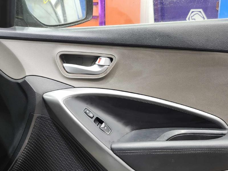 2013 Hyundai Santa Fe Front Door Trim Panel