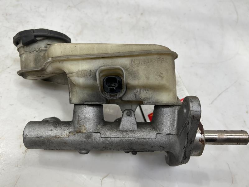 2009 - 2015 Honda Pilot Brake Master Cylinder Assembly OEM 46100SZAA01