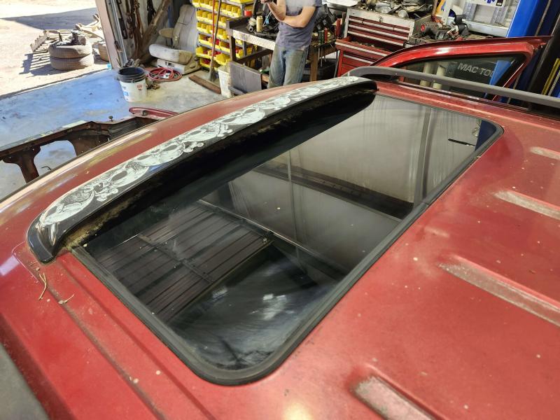 2004 Ford Explorer Roof Glass (Glass Only)