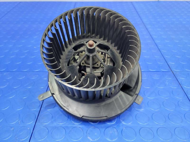 2009 Volkswagen Tiguan Blower Motor