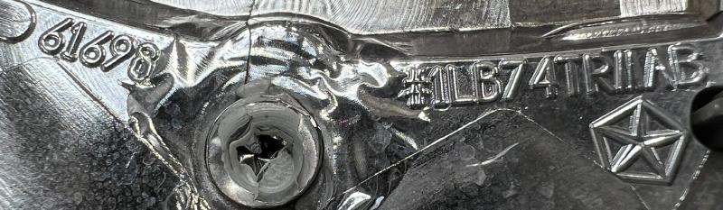 2013 Chrysler Town & Country Center Cap