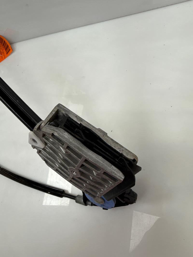 2016 Dodge Challenger Front Door Regulator