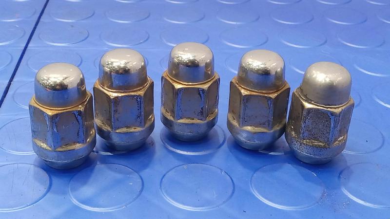 2008 Chevrolet Impala Lug Nuts