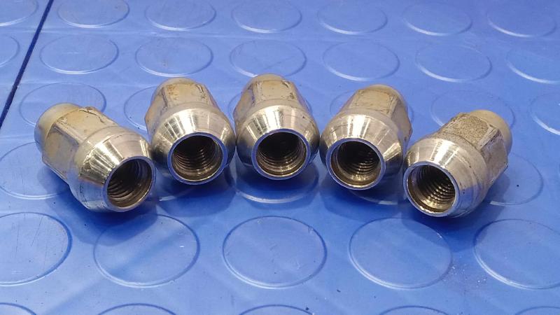 2008 Chevrolet Impala Lug Nuts