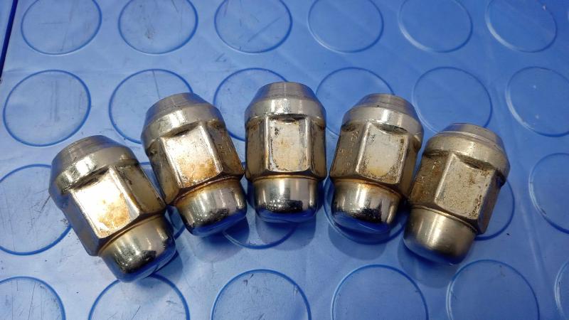 2008 Chevrolet Impala Lug Nuts