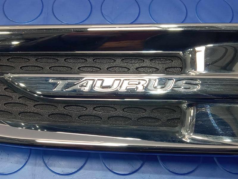2015 Ford Taurus Fender Moulding