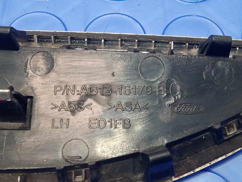 2015 Ford Taurus Fender Moulding