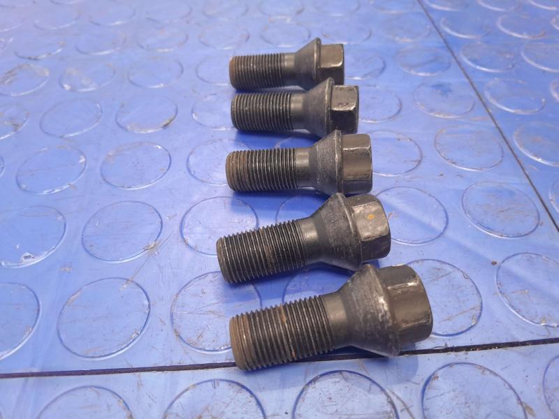 2018 BMW 740I Lug Nuts
