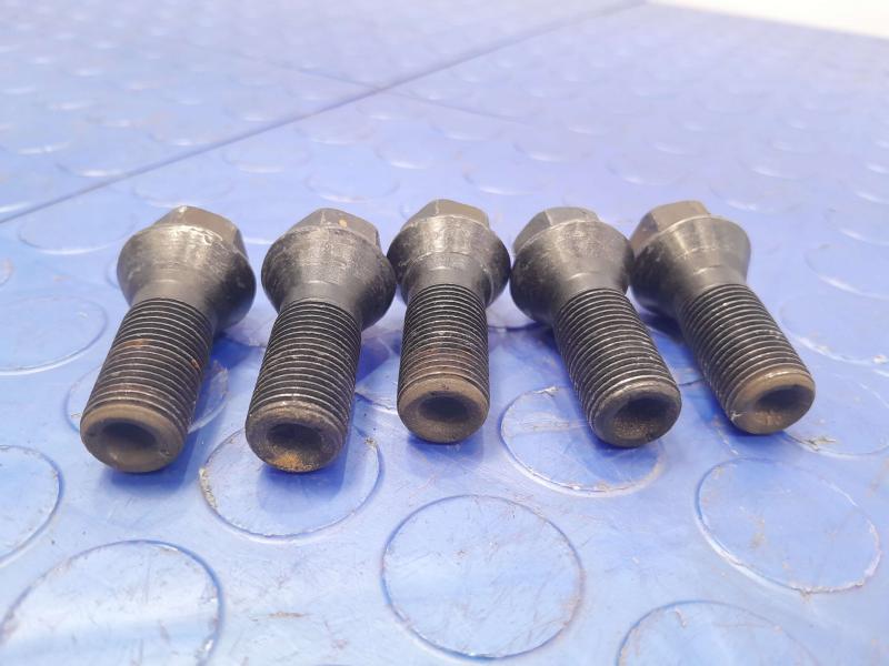 2018 BMW 740I Lug Nuts