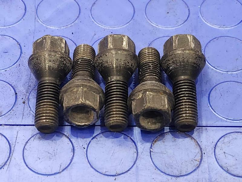 2006 BMW Z4 Lug Nuts