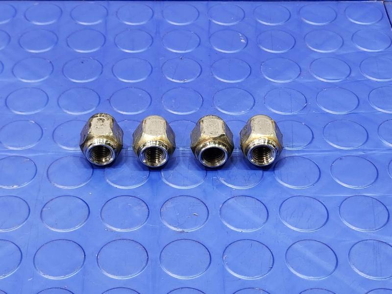 2015 Toyota Prius Lug Nuts
