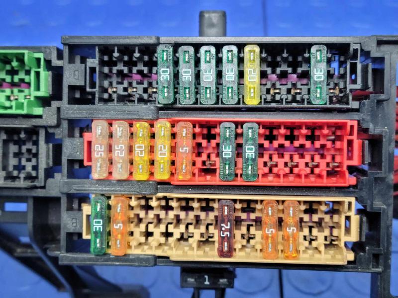 2015 Audi A6 Cabin Fuse Box