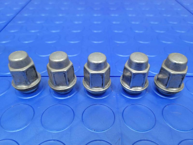 2020 Chevrolet Trax Lug Nuts