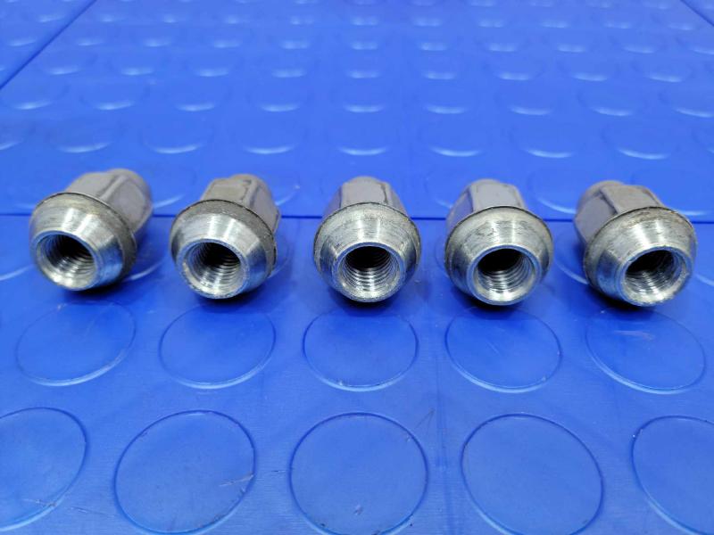 2020 Chevrolet Trax Lug Nuts