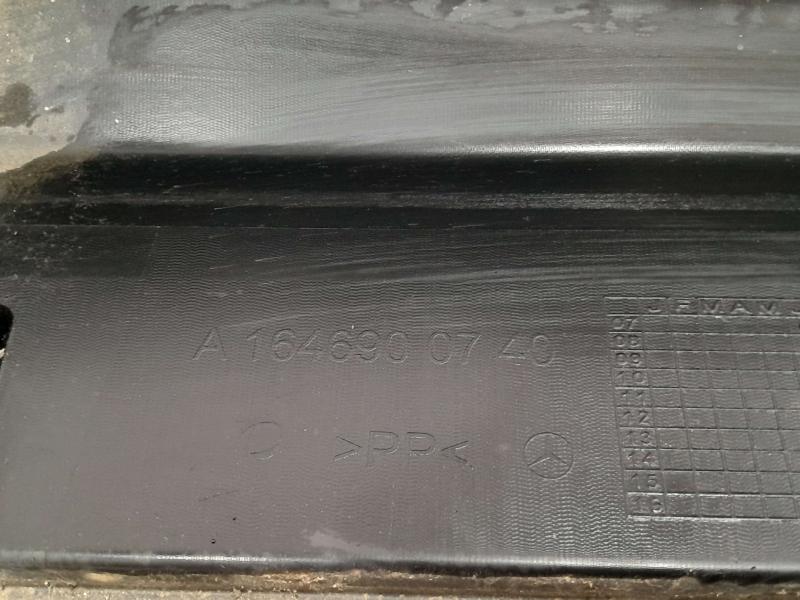 2008 Mercedes ML-Class Rocker Moulding