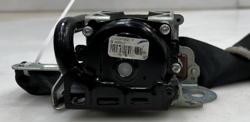 2014 Nissan Versa Front Seat Belt