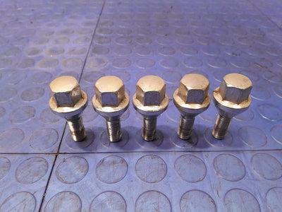 2015 Chrysler 200 Lug Nuts