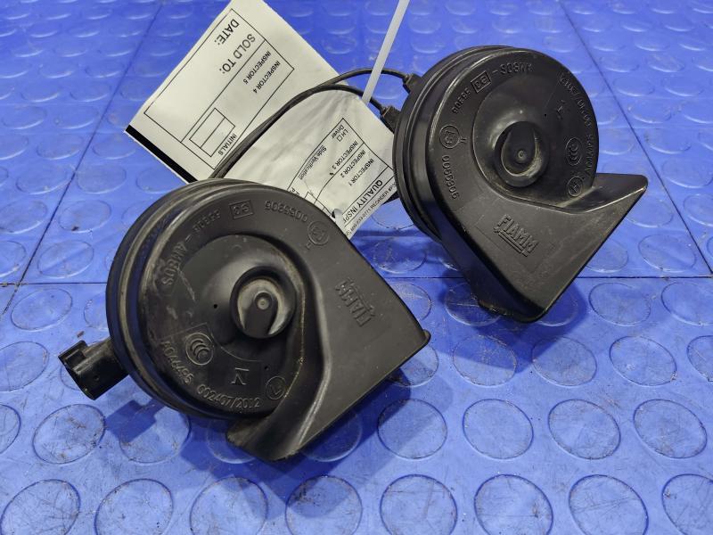 2015-2020 GMC Yukon Dual Note Horn Assembly Genuine OEM Part 84566359