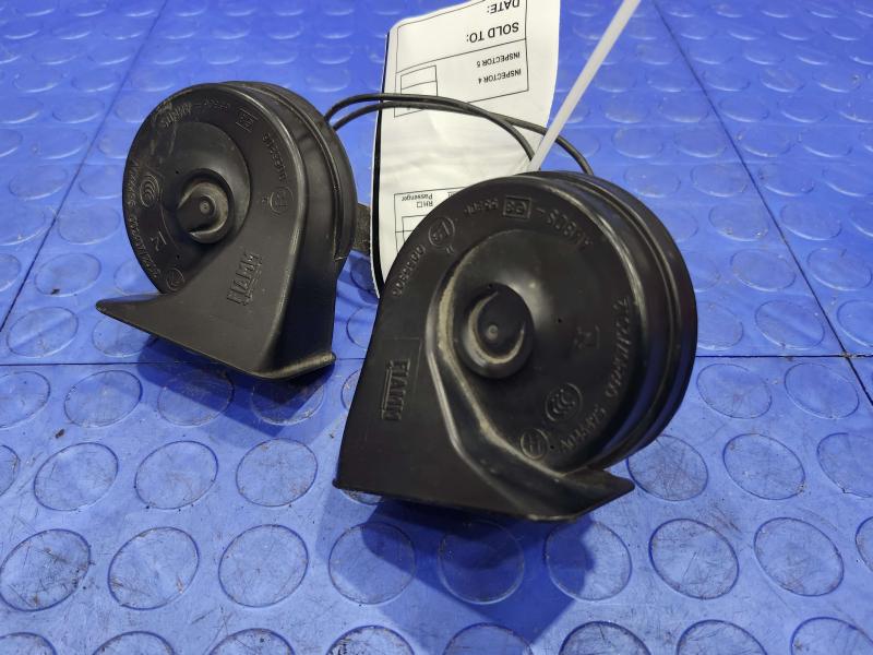 2015-2020 GMC Yukon Dual Note Horn Assembly Genuine OEM Part 84566359