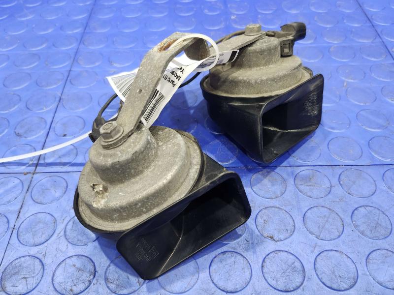 2015-2020 GMC Yukon Dual Note Horn Assembly Genuine OEM Part 84566359