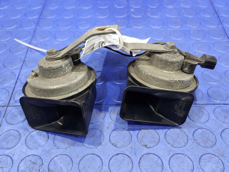 2015-2020 GMC Yukon Dual Note Horn Assembly Genuine OEM Part 84566359