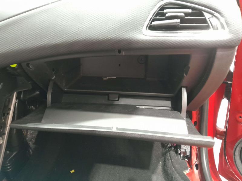 2018 Chevrolet Cruze Glove Box