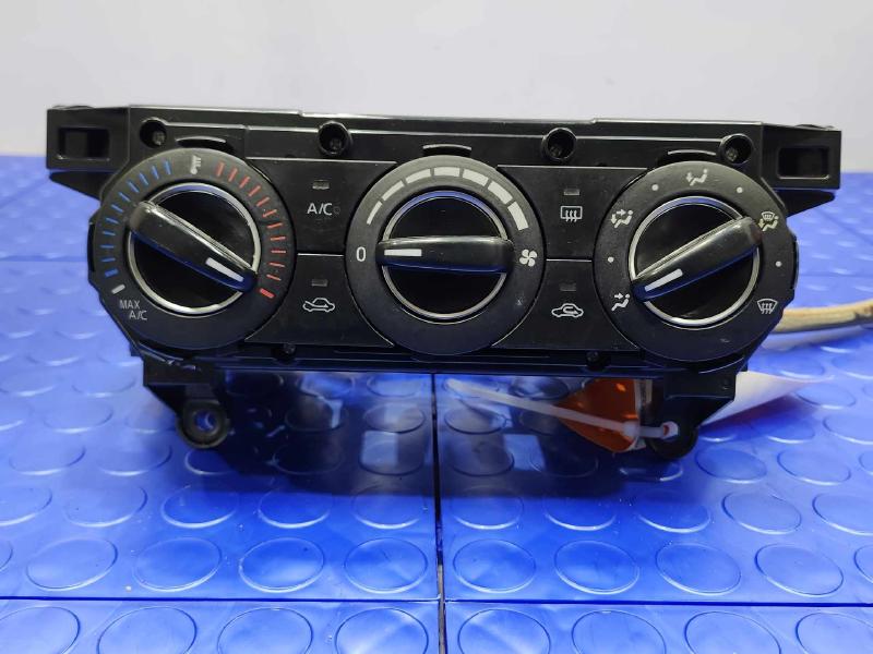 2019 Toyota Yaris Heater A/C Control
