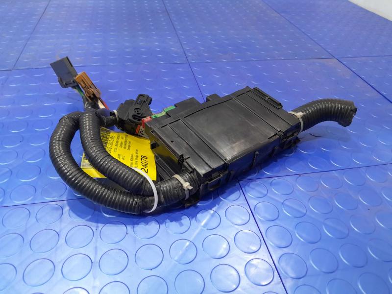 2011-2017 Nissan Juke Engine Fusebox Relay Box Assembly Genuine OEM 2438351E00