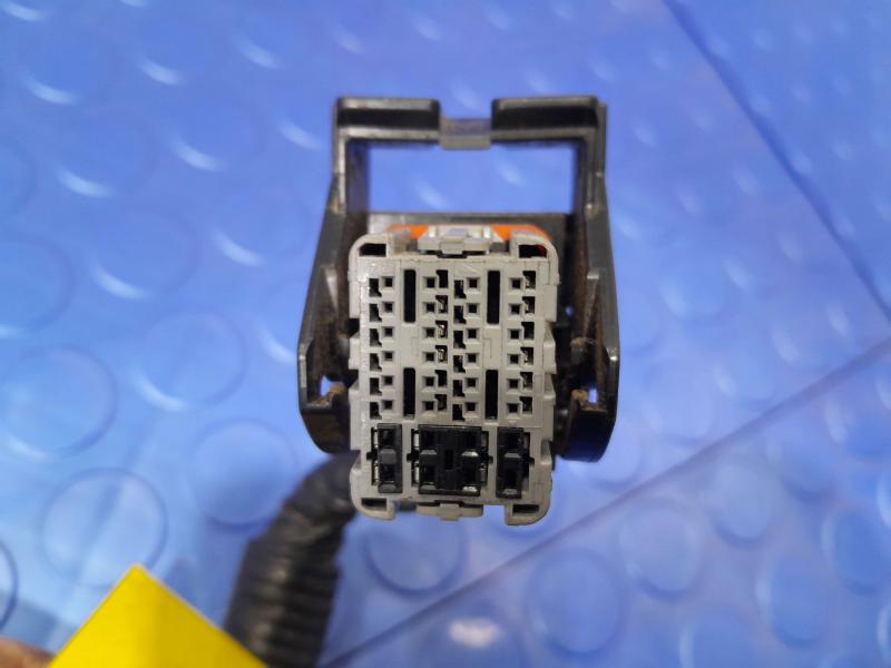 2011-2017 Nissan Juke Engine Fusebox Relay Box Assembly Genuine OEM 2438351E00