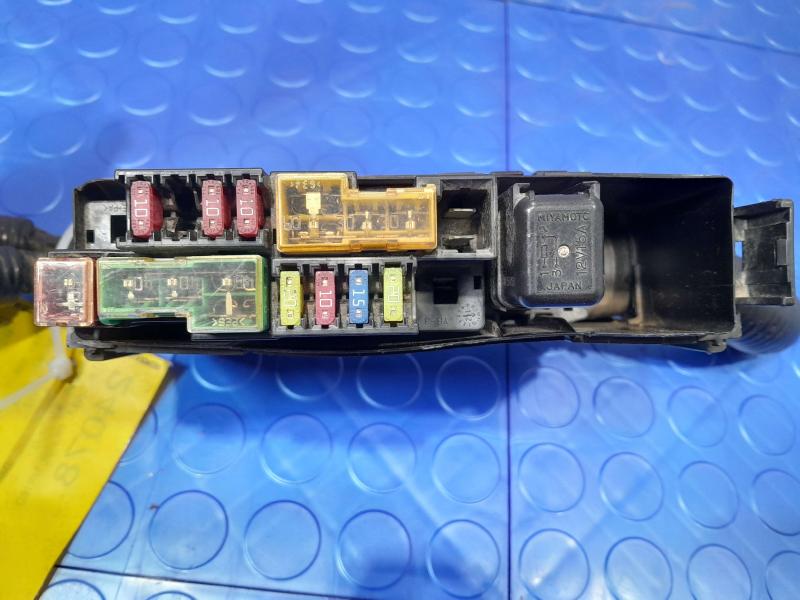 2011-2017 Nissan Juke Engine Fusebox Relay Box Assembly Genuine OEM 2438351E00