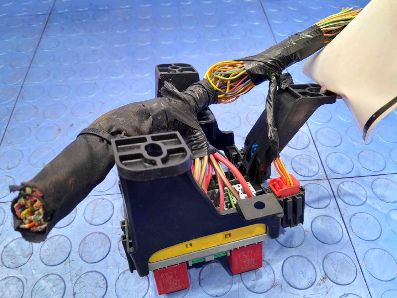 2020-2021 Jeep Compass Cabin Fuse Box Relay Junction Block Genuine OEM