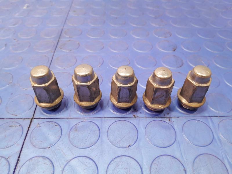 2005 Ford Explorer Lug Nuts