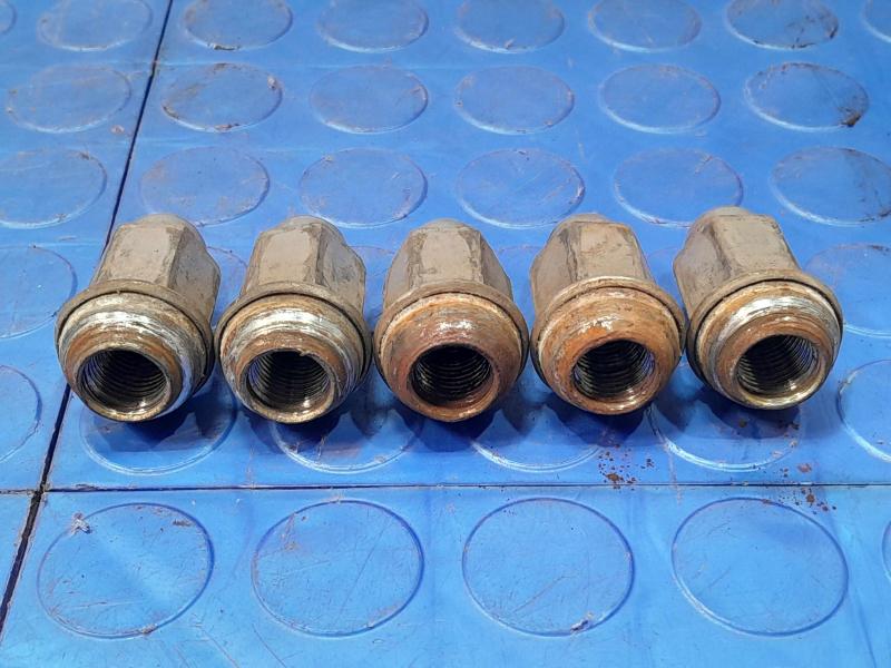 2005 Ford Explorer Lug Nuts