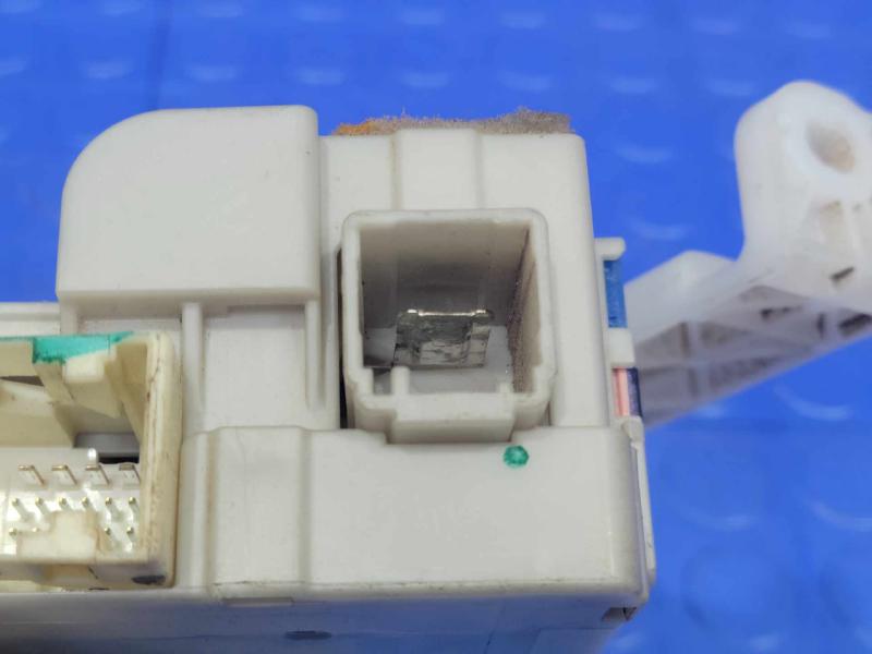 2010-2011 Toyota Prius Driver Instrument Panel Junction Block OEM 82730-47450