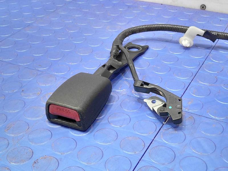 2014 Toyota RAV4 Front Seat Belt