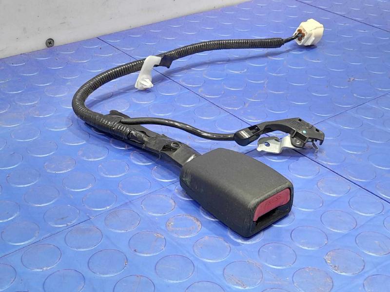 2014 Toyota RAV4 Front Seat Belt