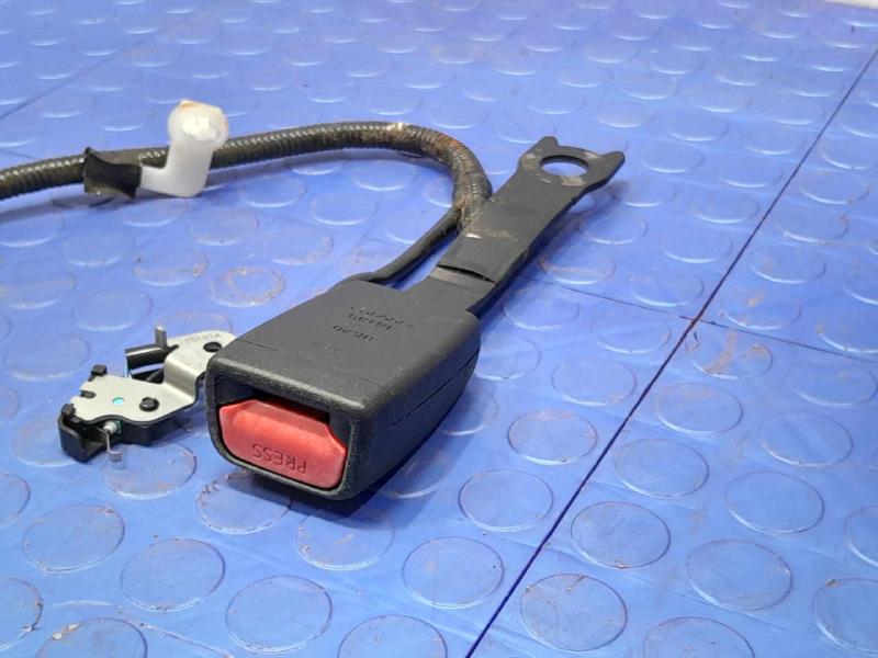 2014 Toyota RAV4 Front Seat Belt