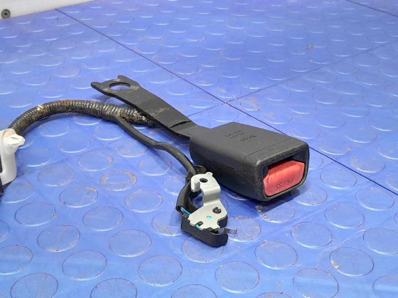 2014 Toyota RAV4 Front Seat Belt