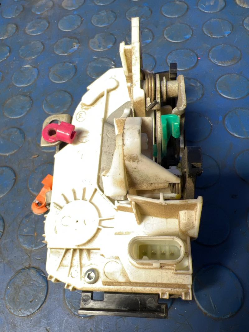 2017 Ram 2500 Front Door Latch