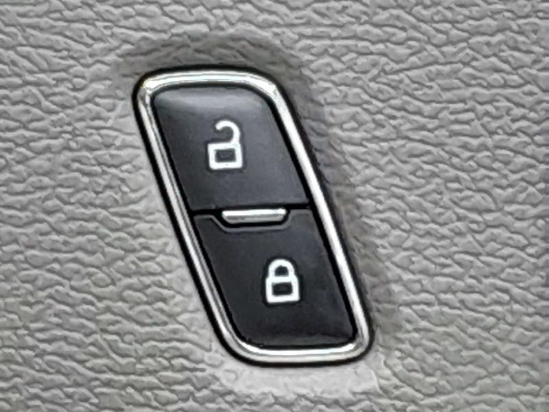 2016 Ford F-150 Front Door Trim Panel