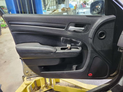 2013 Chrysler 300 Front Door Trim Panel
