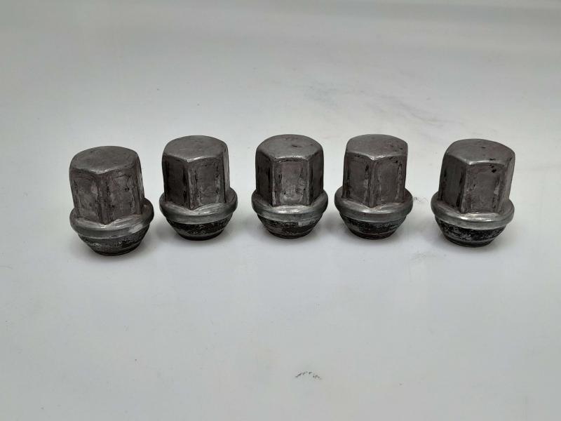 2014 Chevrolet Caprice Lug Nuts
