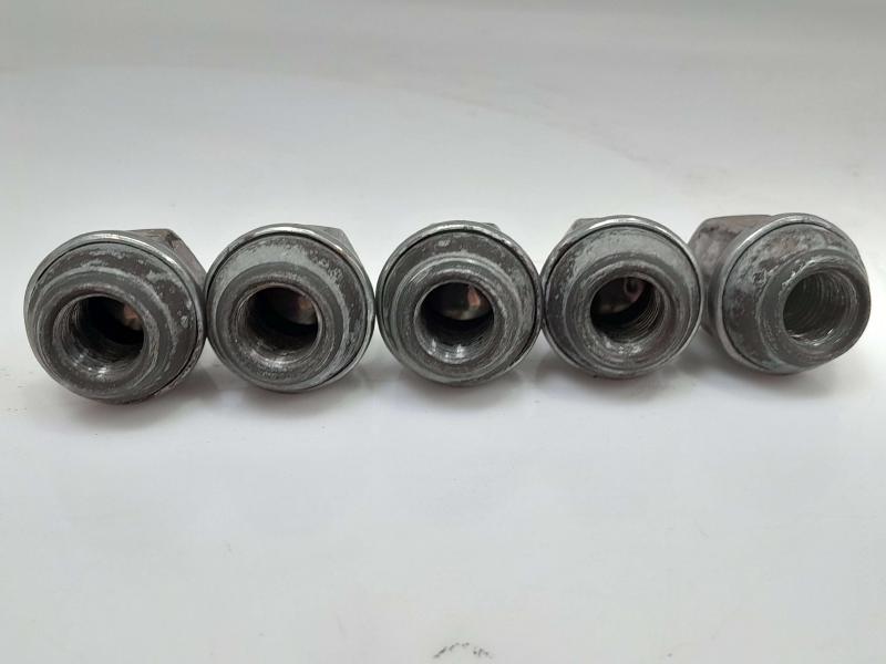 2014 Chevrolet Caprice Lug Nuts