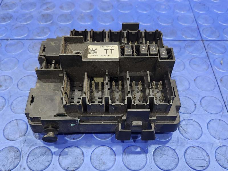 2010 Chevrolet Tahoe Cabin Fuse Box