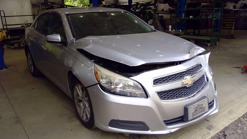 2013 Chevrolet Malibu Front Door Regulator