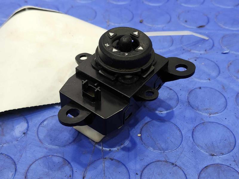 2012-2017 Hyundai Veloster Power Door Mirror Switch Genuine OEM 935302V010