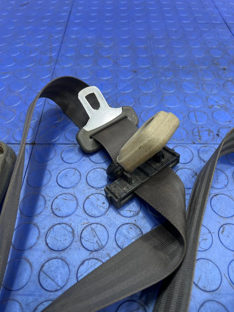 1987 Honda Accord Sedan DX Front Seat Belt Retractor RH Passenger Side Gray OEM