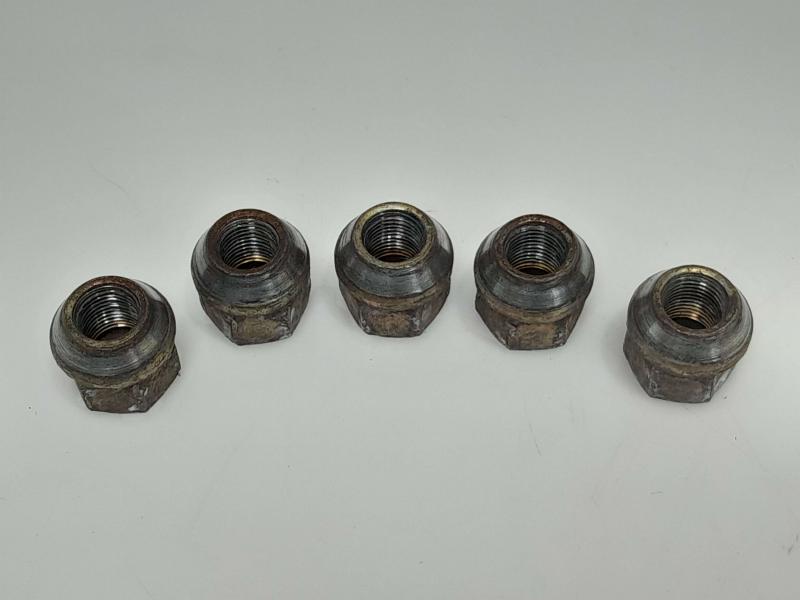 1995 Chevrolet Astro Lug Nuts