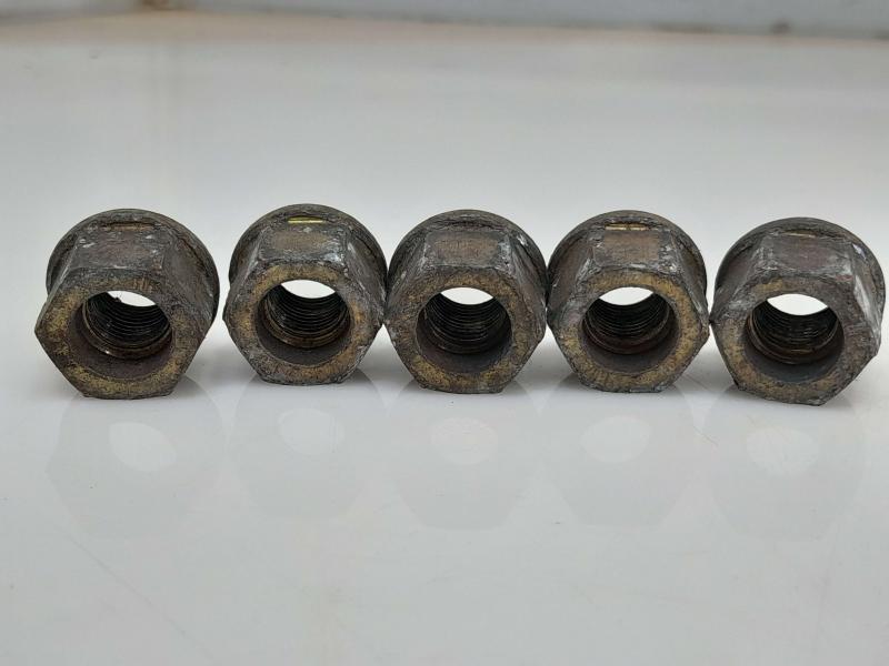 1995 Chevrolet Astro Lug Nuts