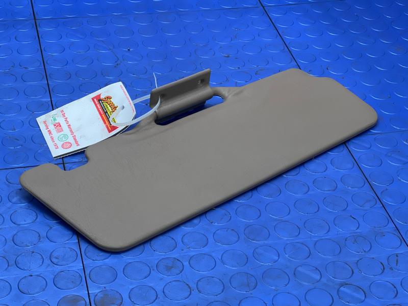 2004 Toyota Tundra Sun Visor